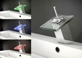 Badarmatur für Waschbecken - Glaswasserfall mit LED-Beleuchtung